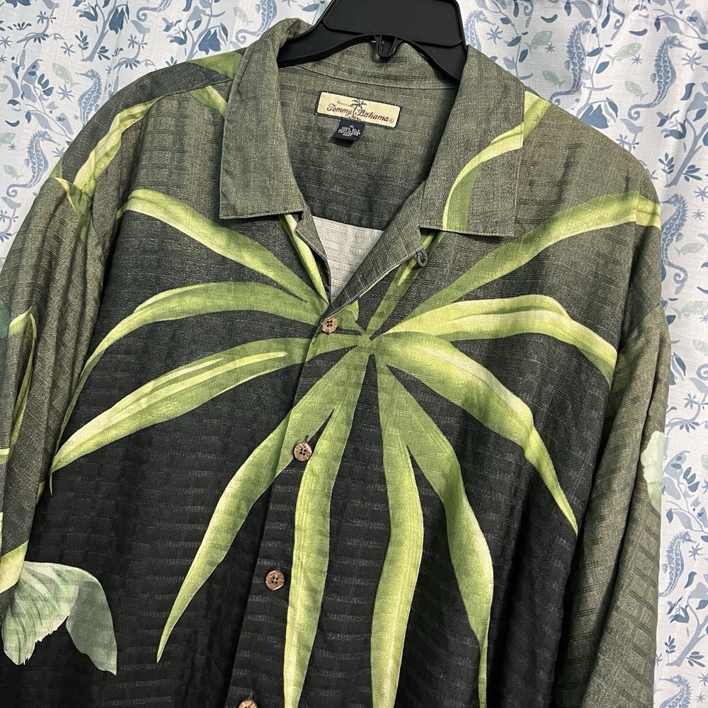 Tommy Bahama Hawaiian Shirt Mens XL 100% Silk Camp Floral Tropical Beach Loop